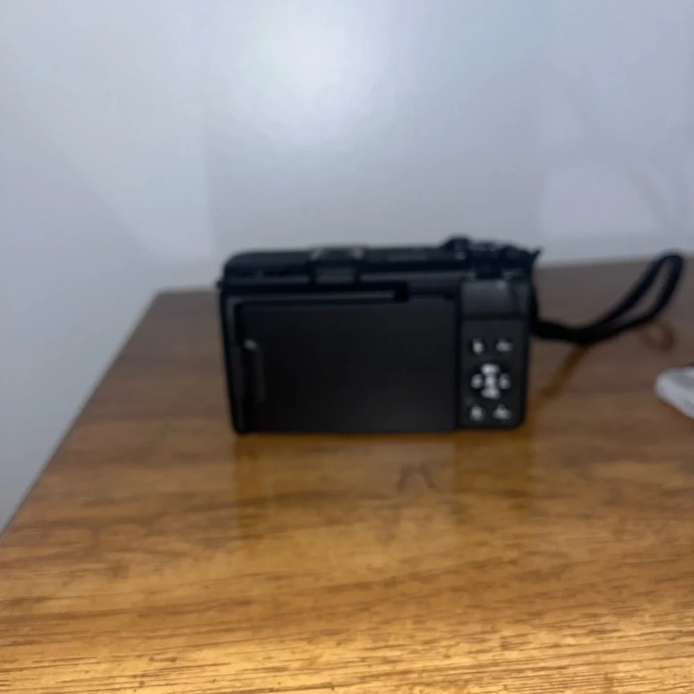 Canon Powershot V1 + Godox iM20 Mini Flash - Never Used!